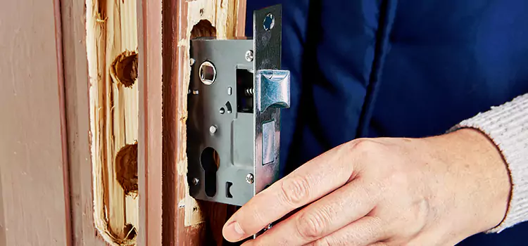 Garage Door Lock Replacement Terrebonne